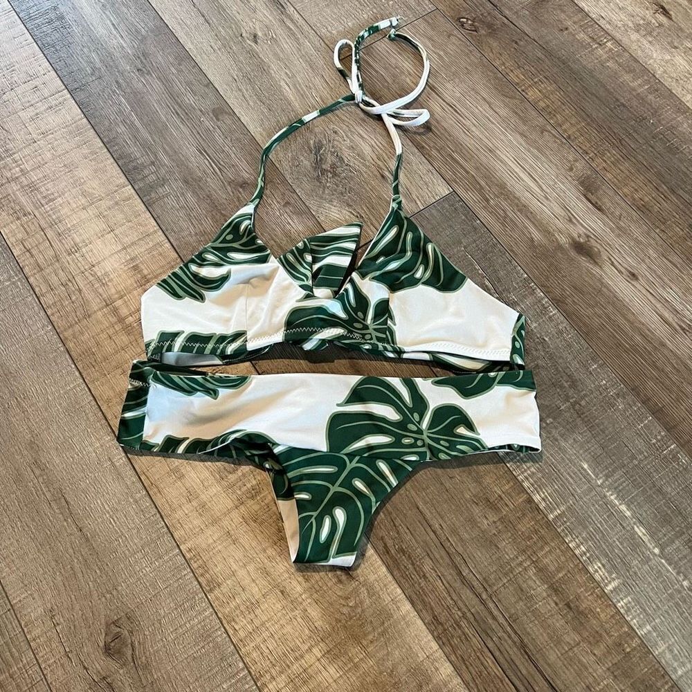 GREENLEE SWIM BRA TOP & CITY BRIEF - GREEN
LEAF PRINT size 0